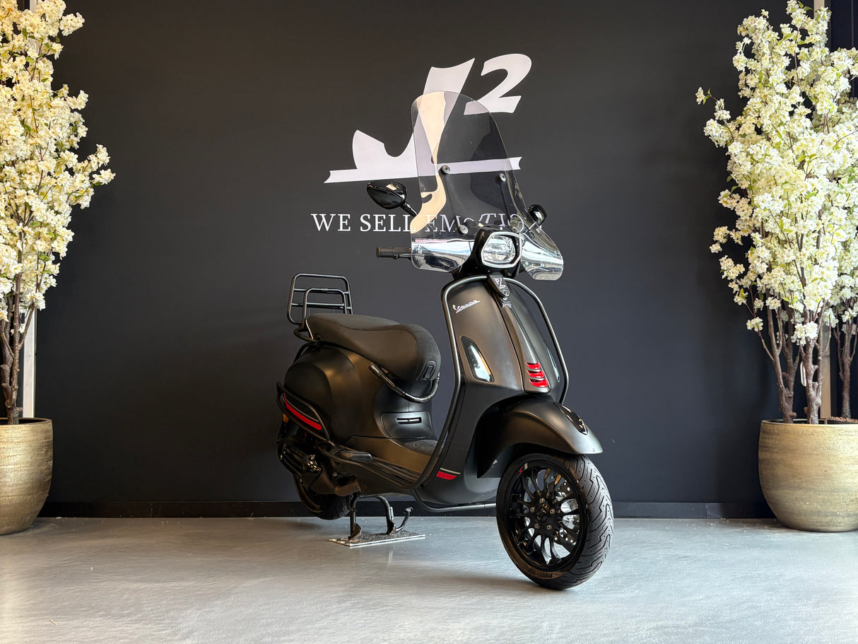 Vespa Sprint | Mat Zwart