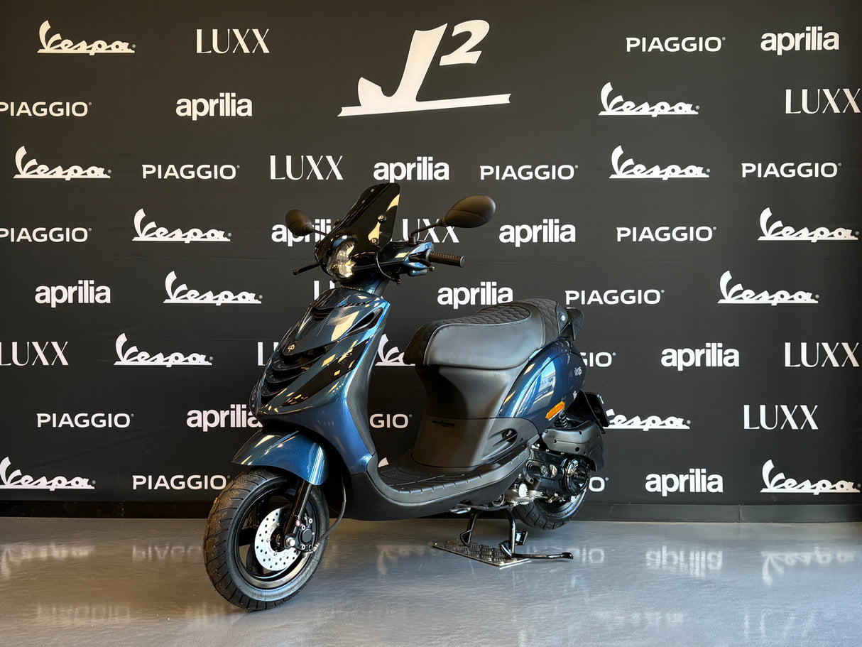 Piaggio Zip | Midnight Blue | 1 eig