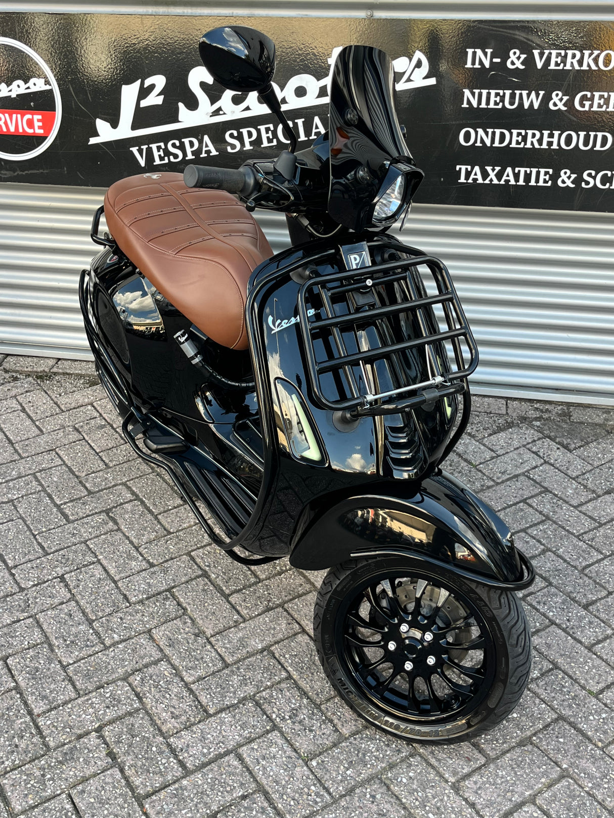 Vespa Sprint Glans Zwart Brom 2024 8228 km Full Option