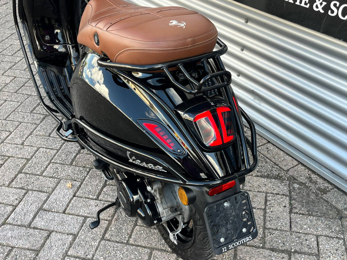 Vespa Sprint Glans Zwart Brom 2024 8228 km Full Option