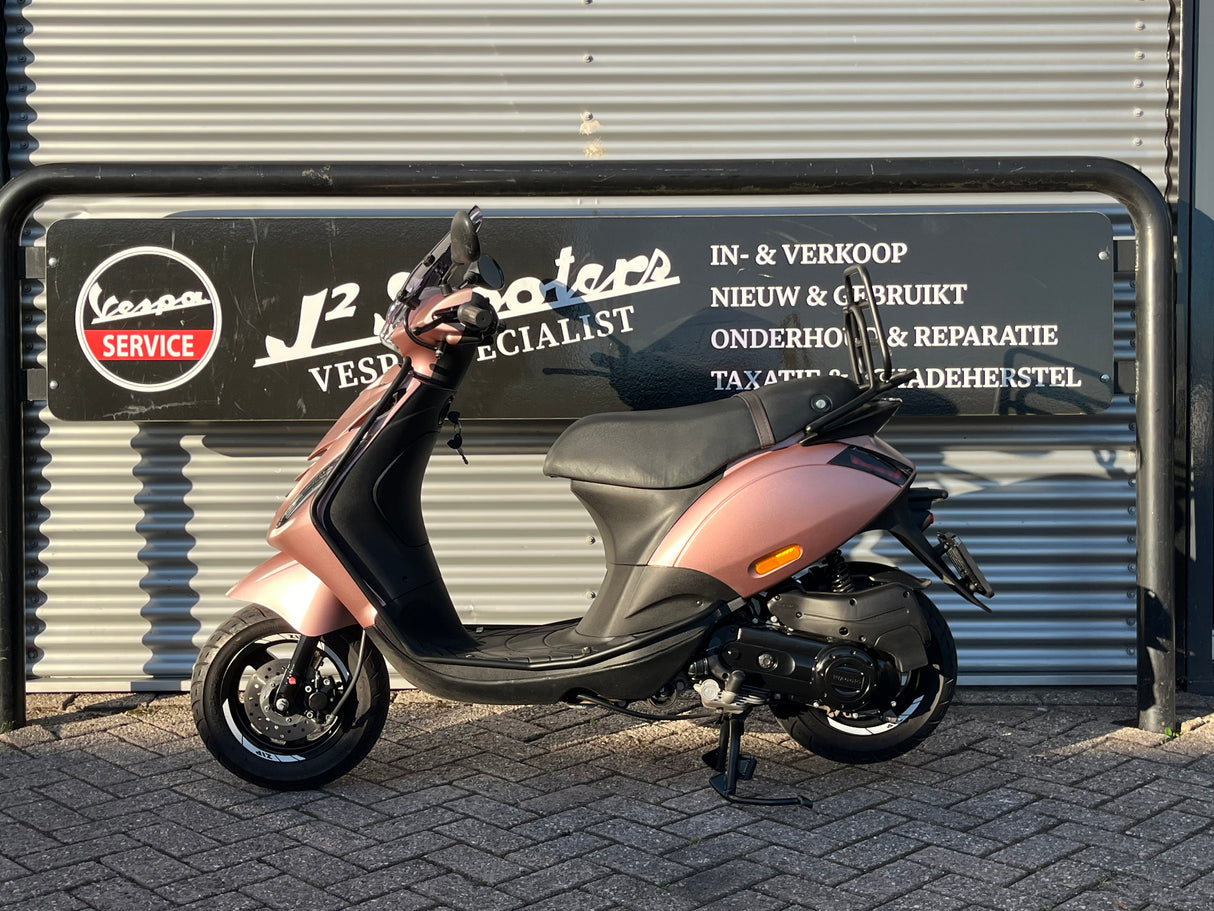 Piaggio Zip Rose Gold Brom 2023 3011 km 1 eig
