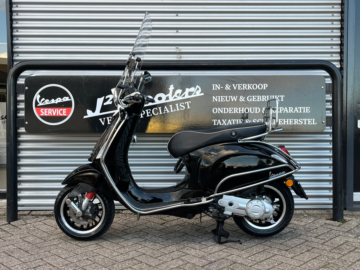 Vespa Sprint Glans Zwart Brom 2021 9000 km 1 eig GARANTIE