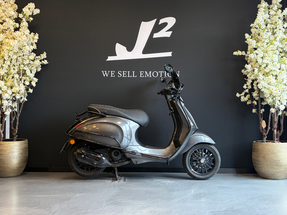 Vespa Sprint | Porsche Agaat Grijs