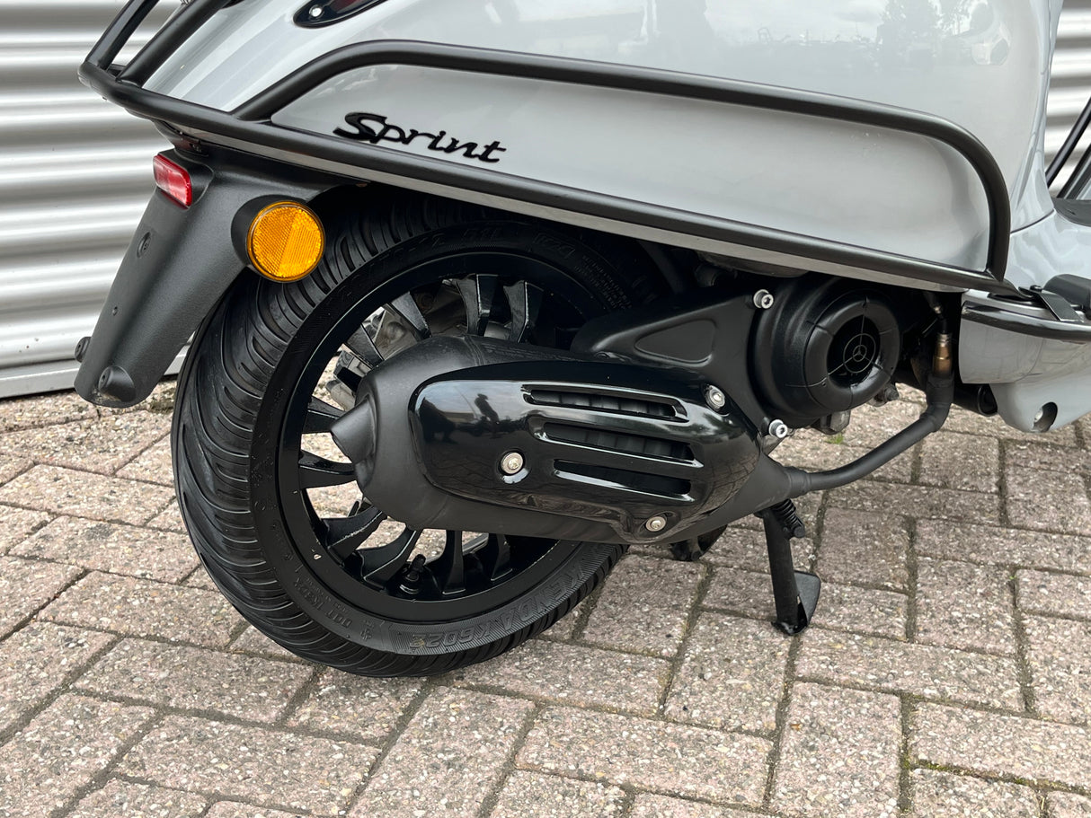 Vespa Sprint Nardo Grey Brom 2019 7911 km 1 eig