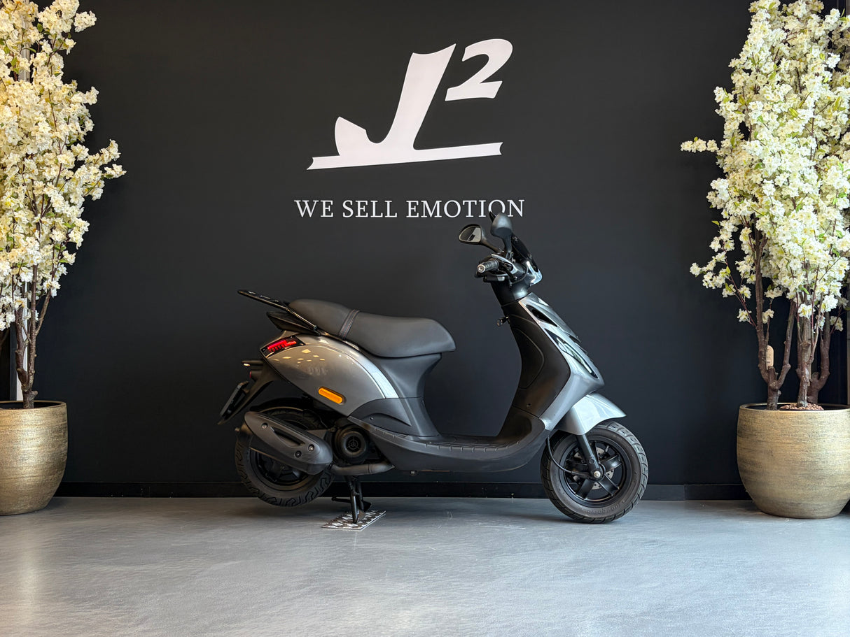Piaggio Zip | Porsche Agaat Grijs