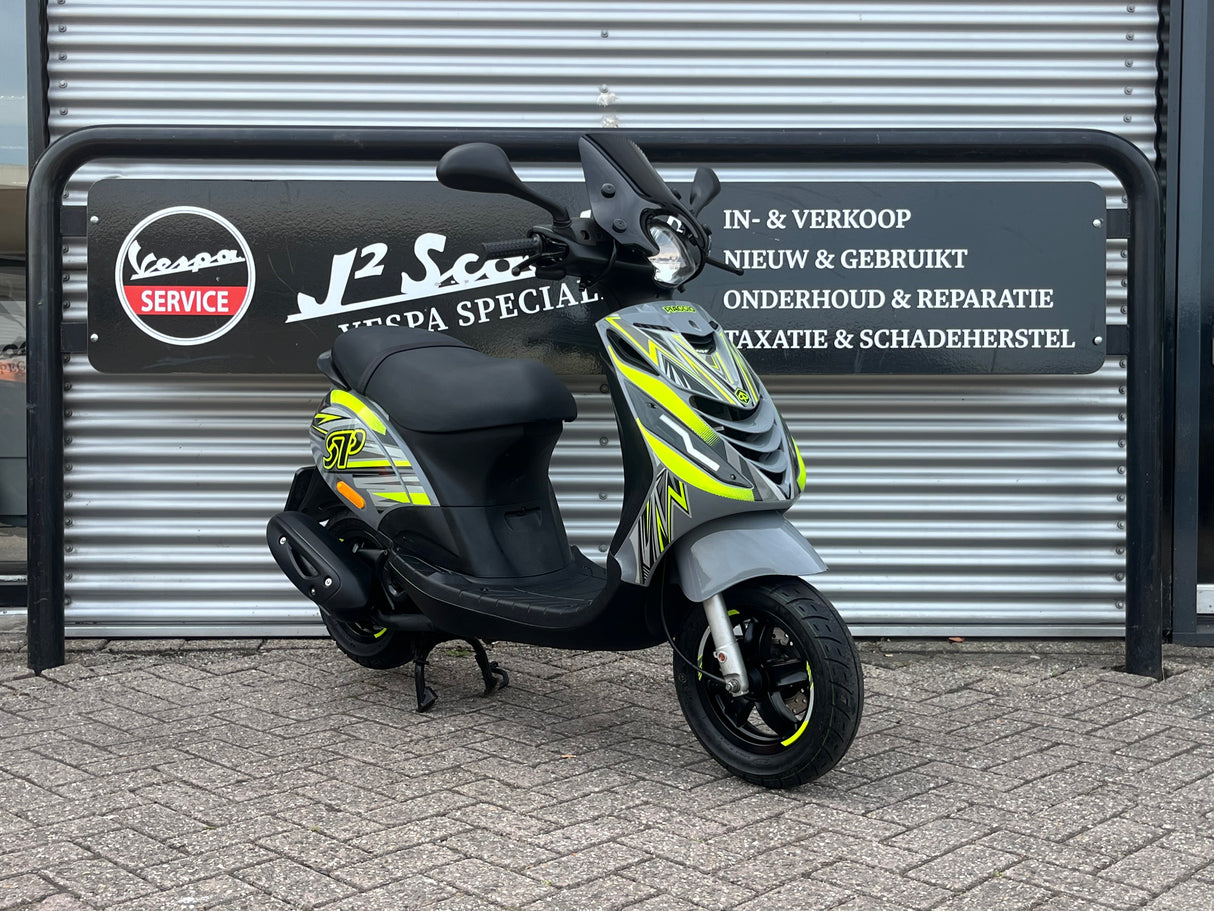 Piaggio Zip Nardo Grey Brom 2023 4000 km Full Option 1e eig