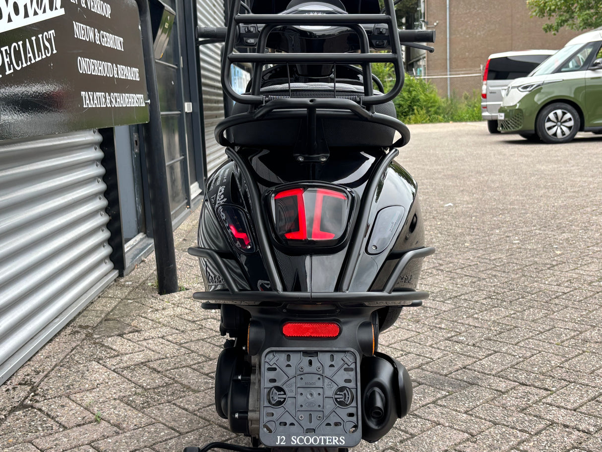Vespa Sprint Black on Black Brom 2021 7389 km Full Option