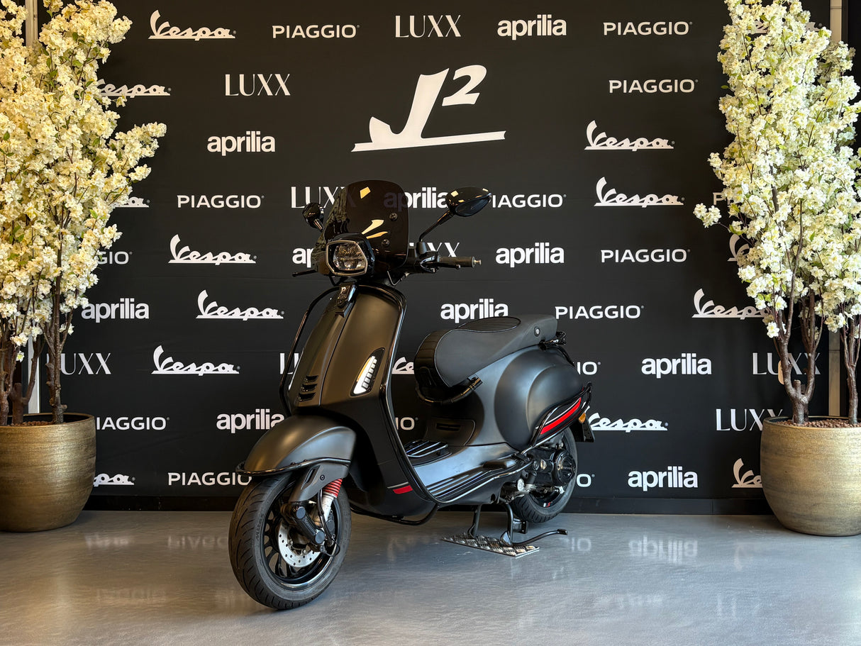 Vespa Sprint | Mat Zwart