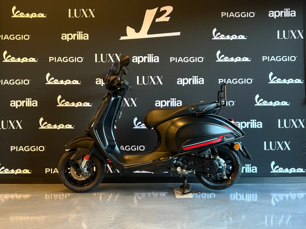 Vespa Sprint | Mat Zwart | 1 eig