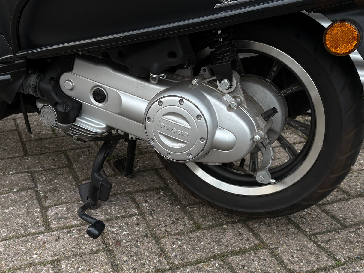 Vespa Primavera | Mat Zwart | 1 Eig