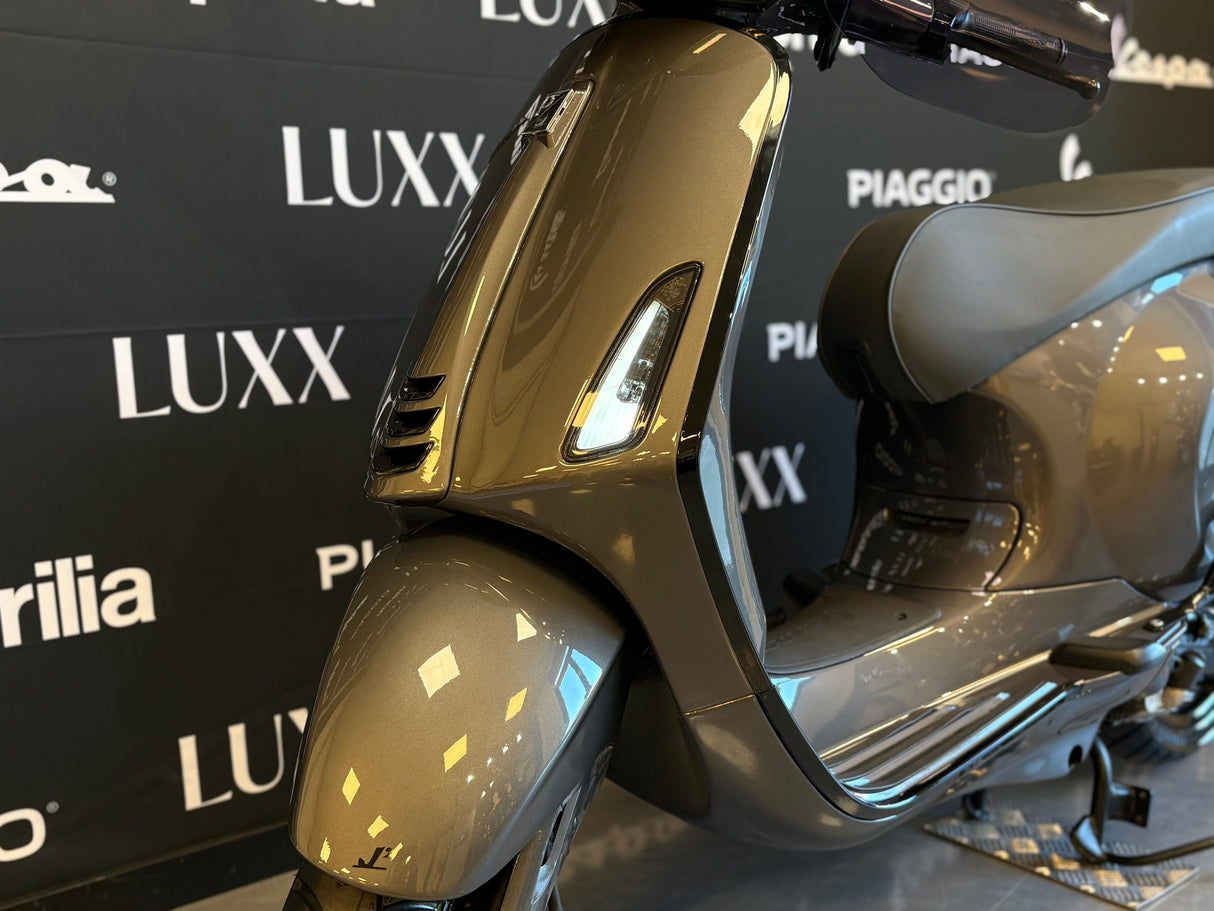 Vespa Sprint | Agaat Grijs