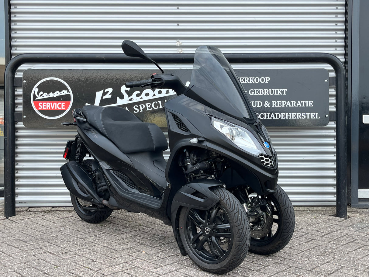 Piaggio MP3 300 Hpe mat zwart 2023 5212 km 1 eig BTW