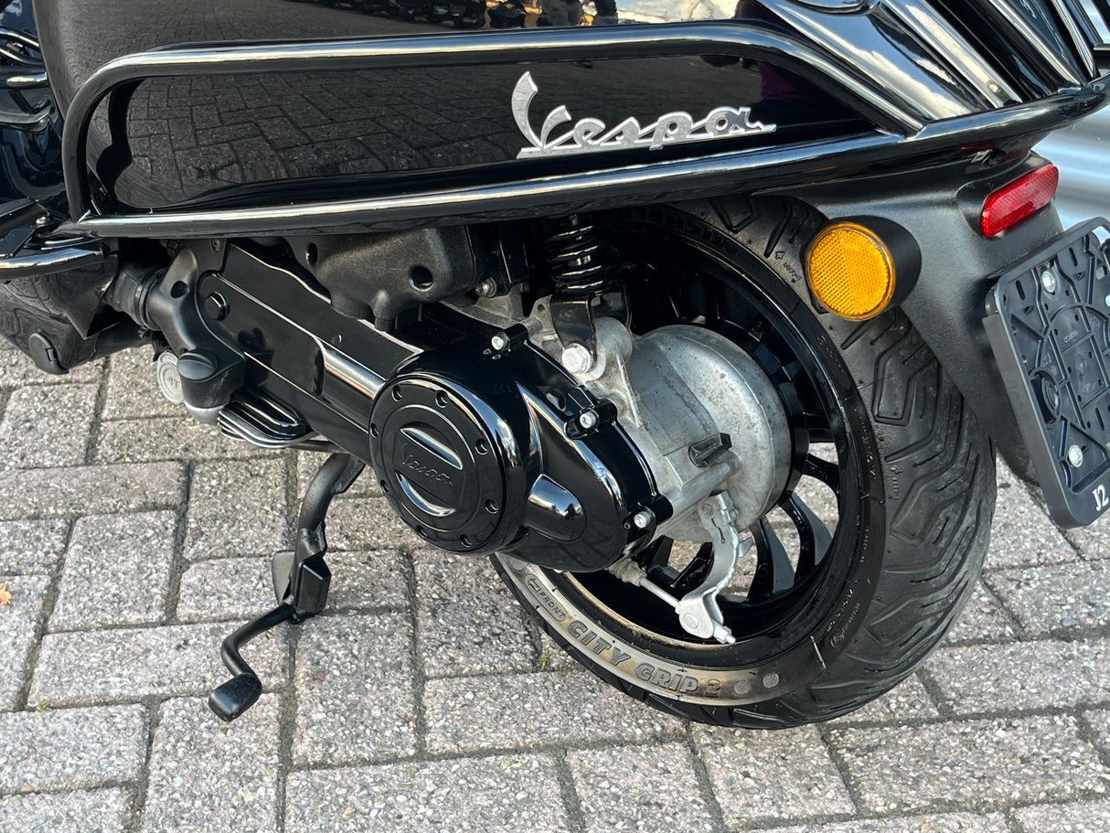 Vespa Sprint Glans Zwart Brom 2024 8228 km Full Option