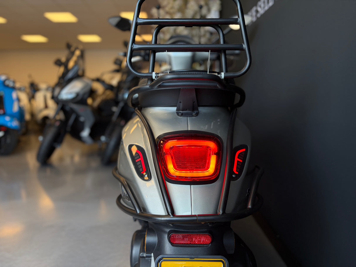 Vespa Sprint | White Gold