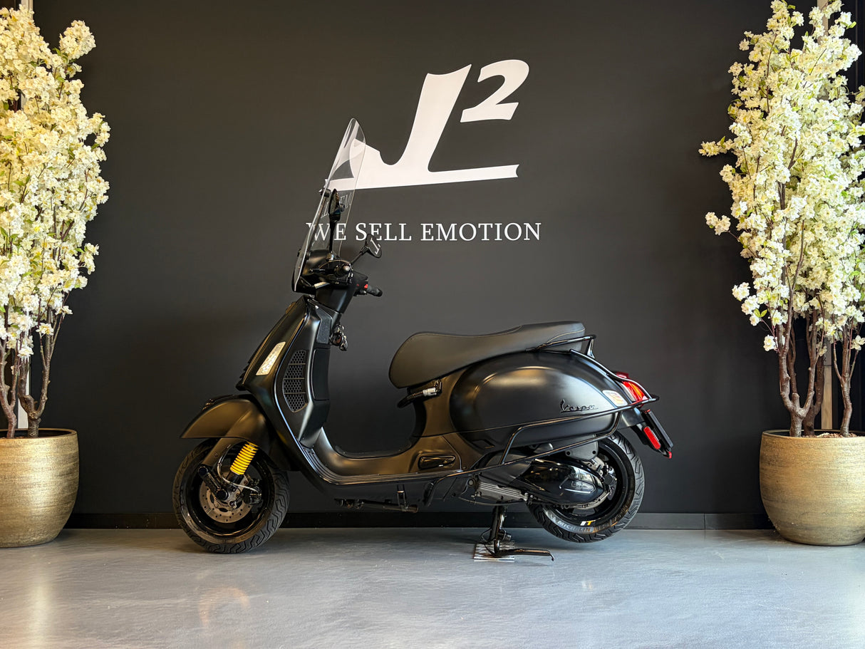 Vespa GTS 300 Super Tech | Mat Zwart