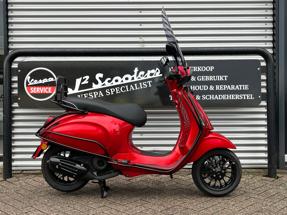 Vespa Sprint Candy Red Brom 2022 5276 km 1 eig