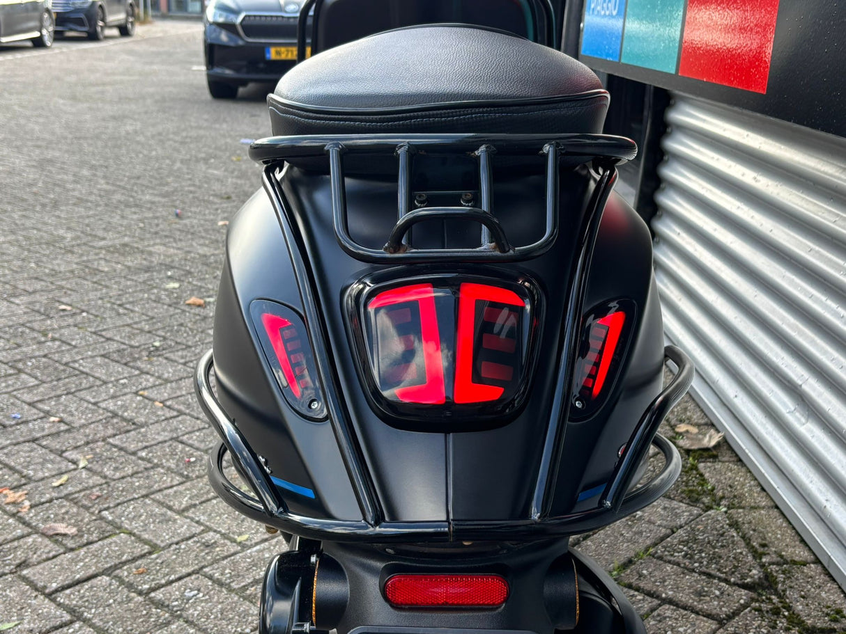 Vespa Sprint Mat Zwart Brom 2023 11064 km 1 eig GARANTIE