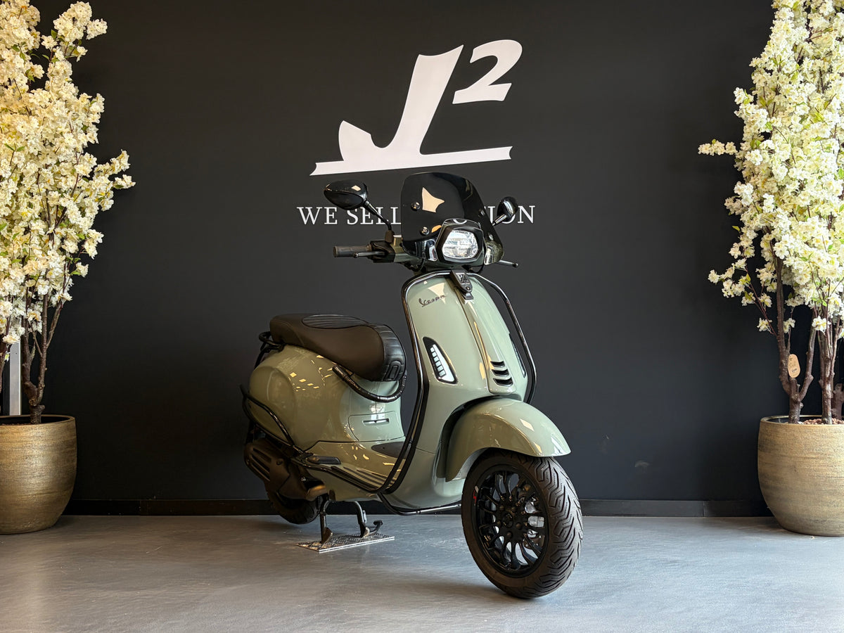 Vespa Sprint | Kaki Green