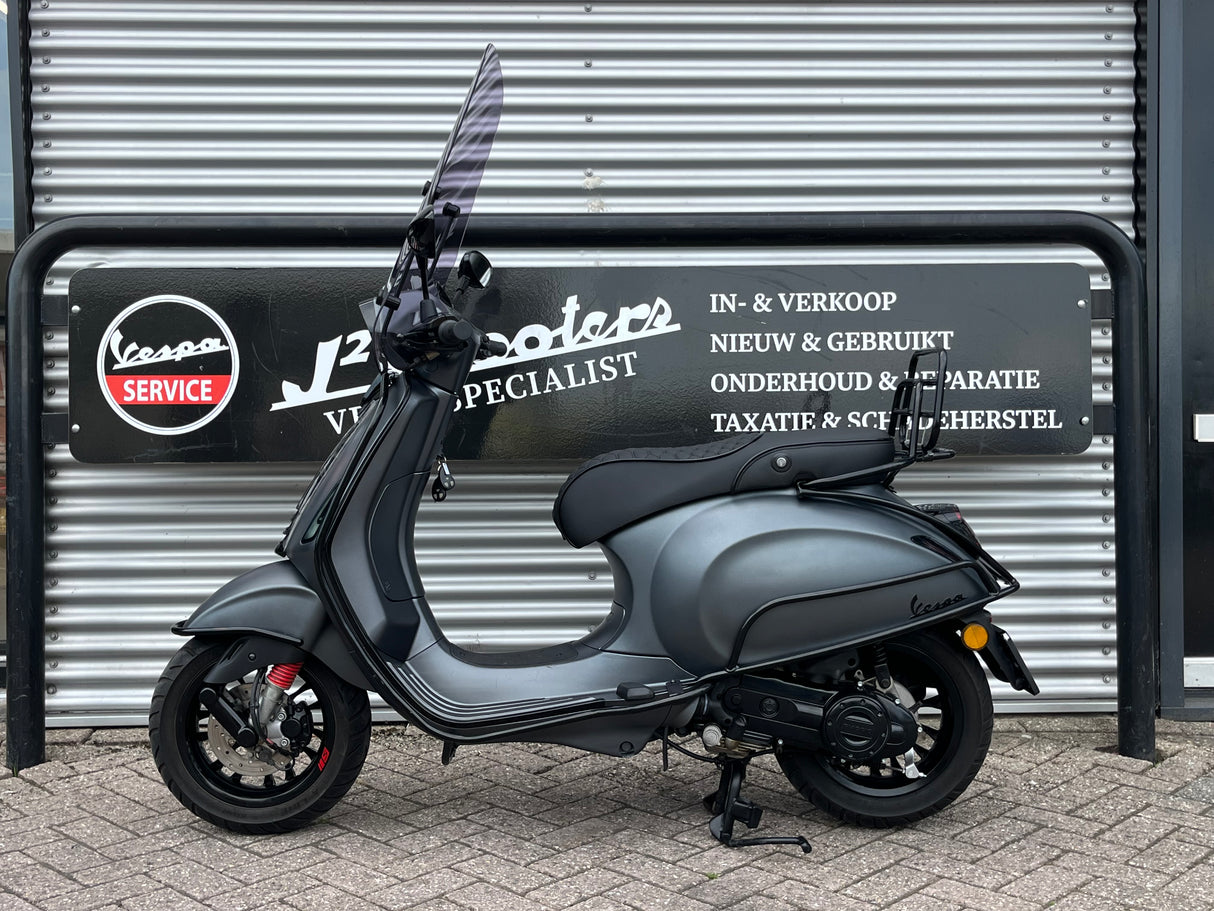 Vespa Sprint Mat Grijs Snor(scooter) 2018 11179 km 1 eig