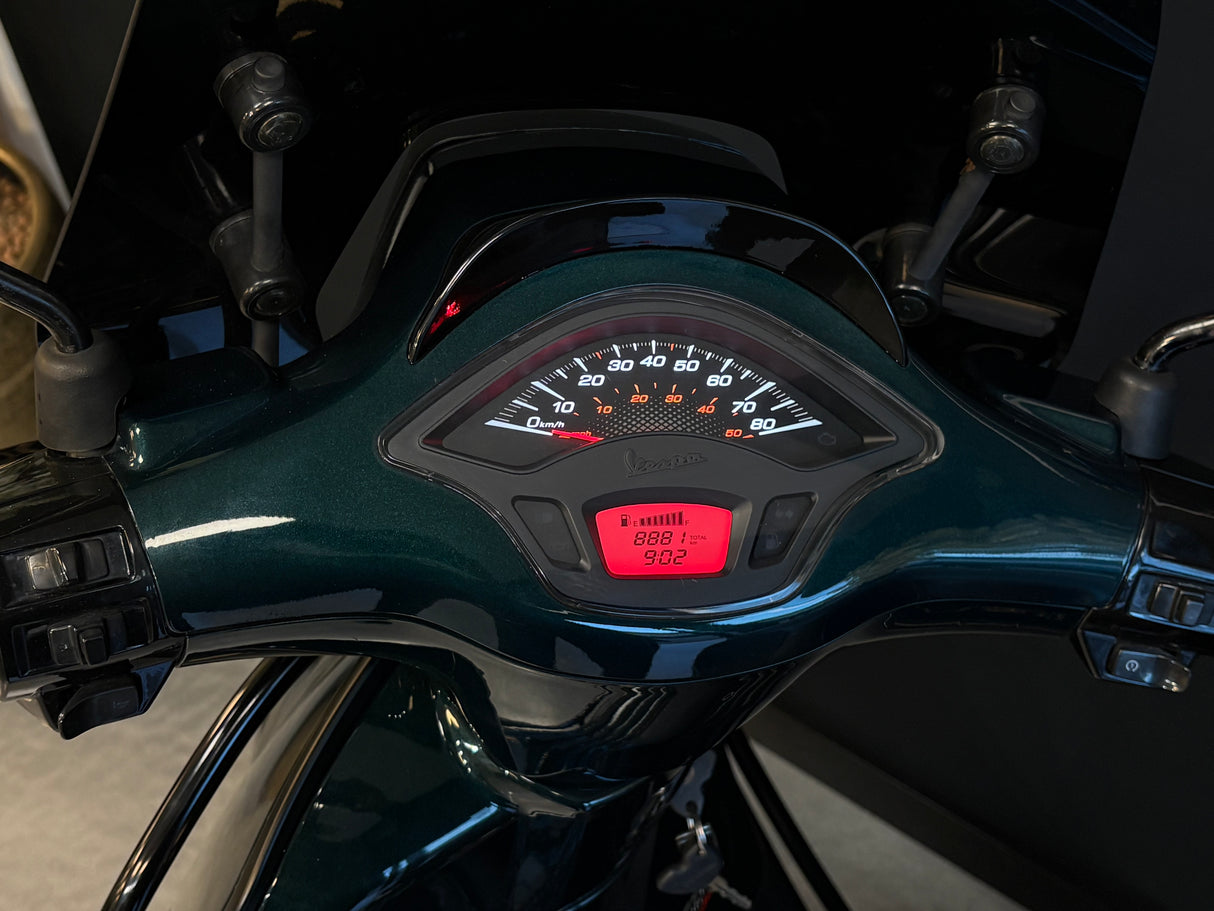 Vespa Sprint | Jaguar Green