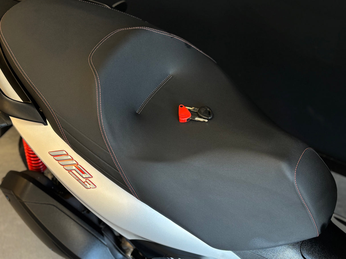 Piaggio MP3 300 HPE | Argento Cometa