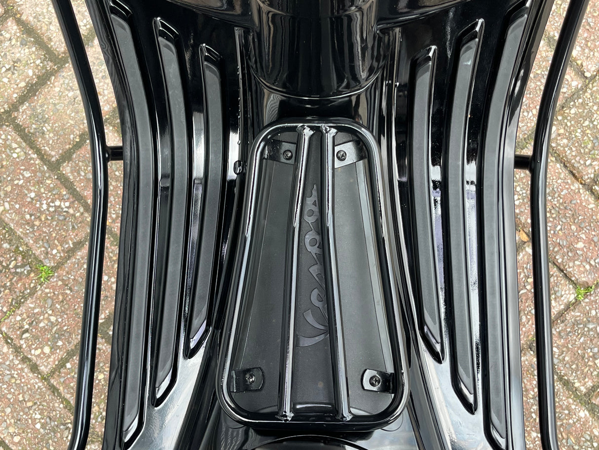 Vespa Sprint Black on Black Brom 2022 4499 km 1 eig