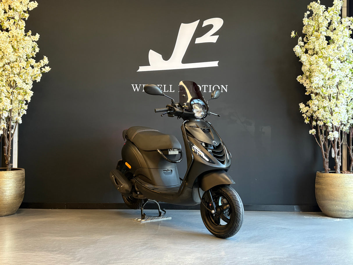 Piaggio Zip | Mat Zwart