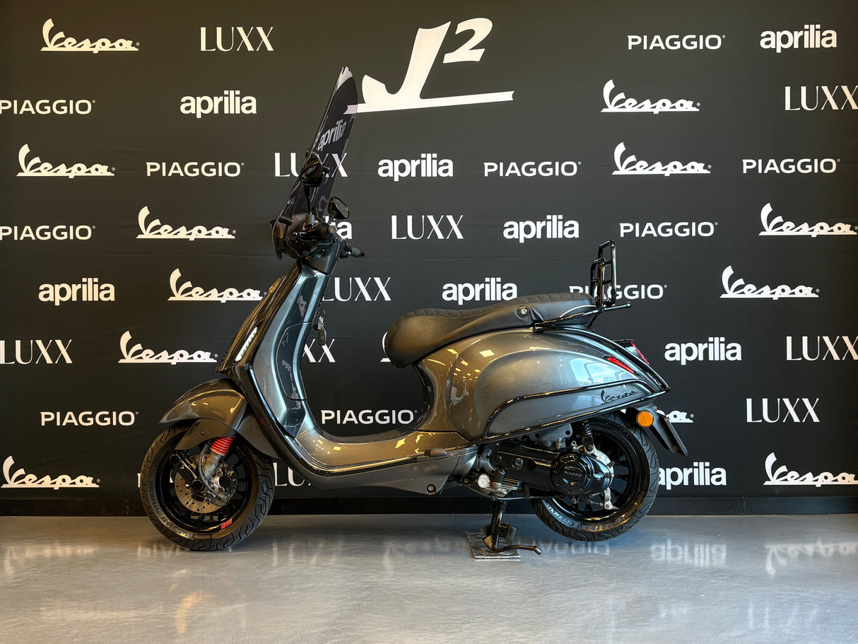 Vespa Sprint | Porsche Agaat Grijs