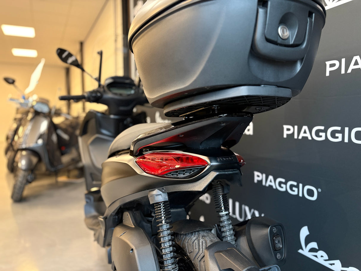 Piaggio Beverly | Mat Zwart | 1 Eig