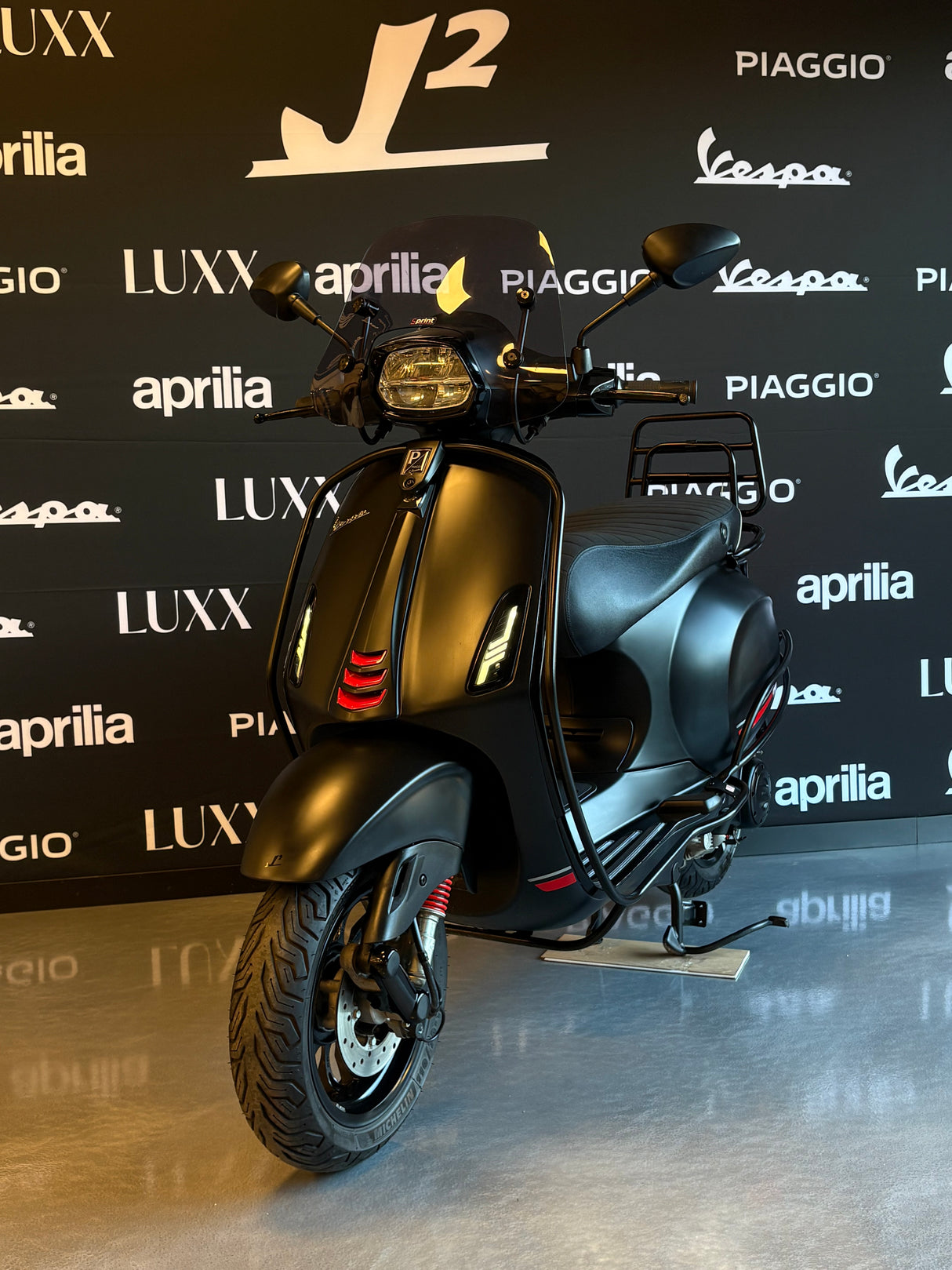 Vespa Sprint | Mat Zwart | 1 eig