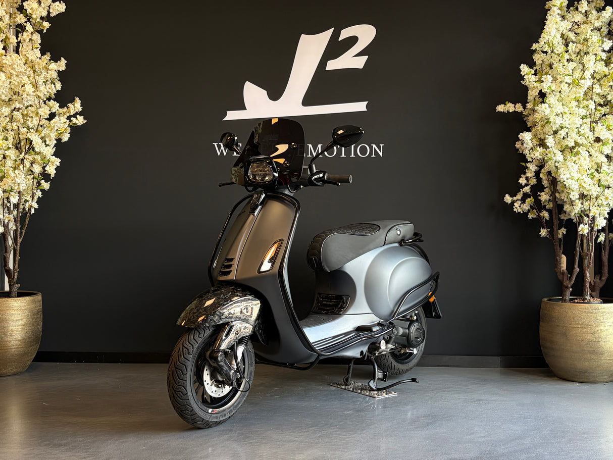 Vespa Sprint | Grigio Titano