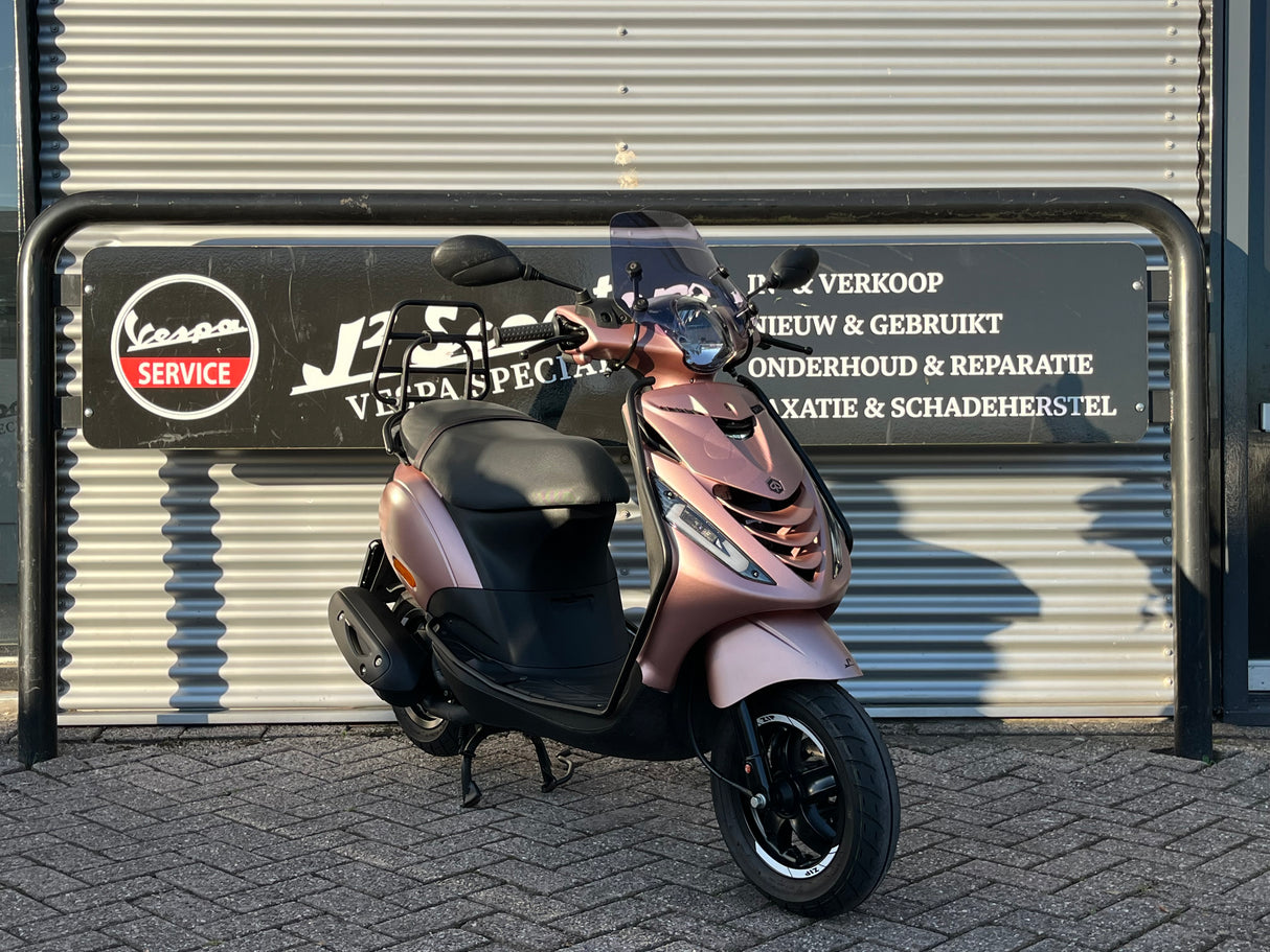 Piaggio Zip Rose Gold Brom 2023 3011 km 1 eig