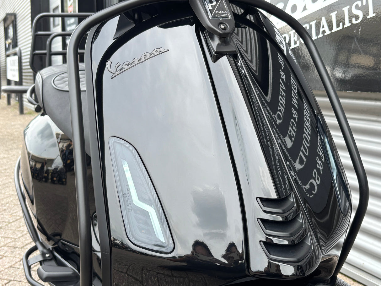 Vespa Sprint Black on Black Brom 2021 7389 km Full Option