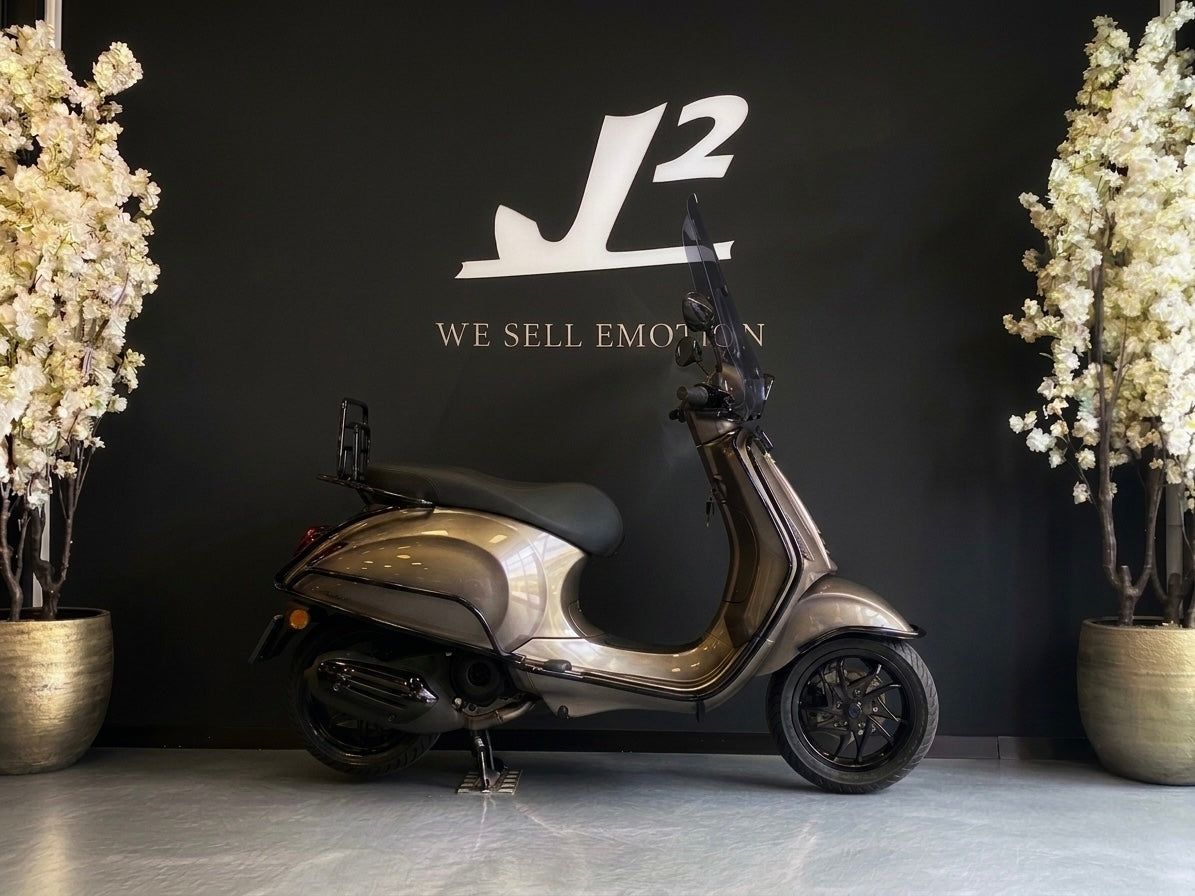Vespa Sprint | BMW Champange Quartz