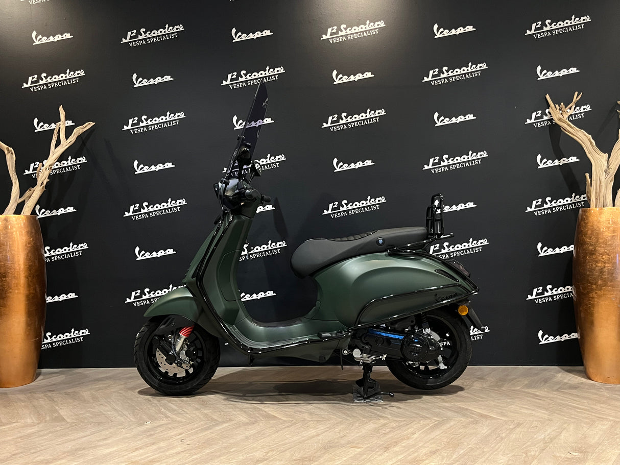 Vespa Sprint 50 E5 - Custom Kleur - Army Green