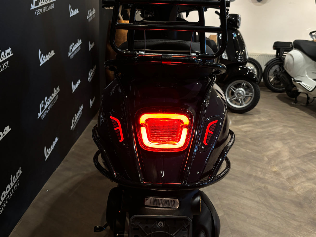 Vespa Sprint E5 FACELIFT Dark Merlin Purple Audi