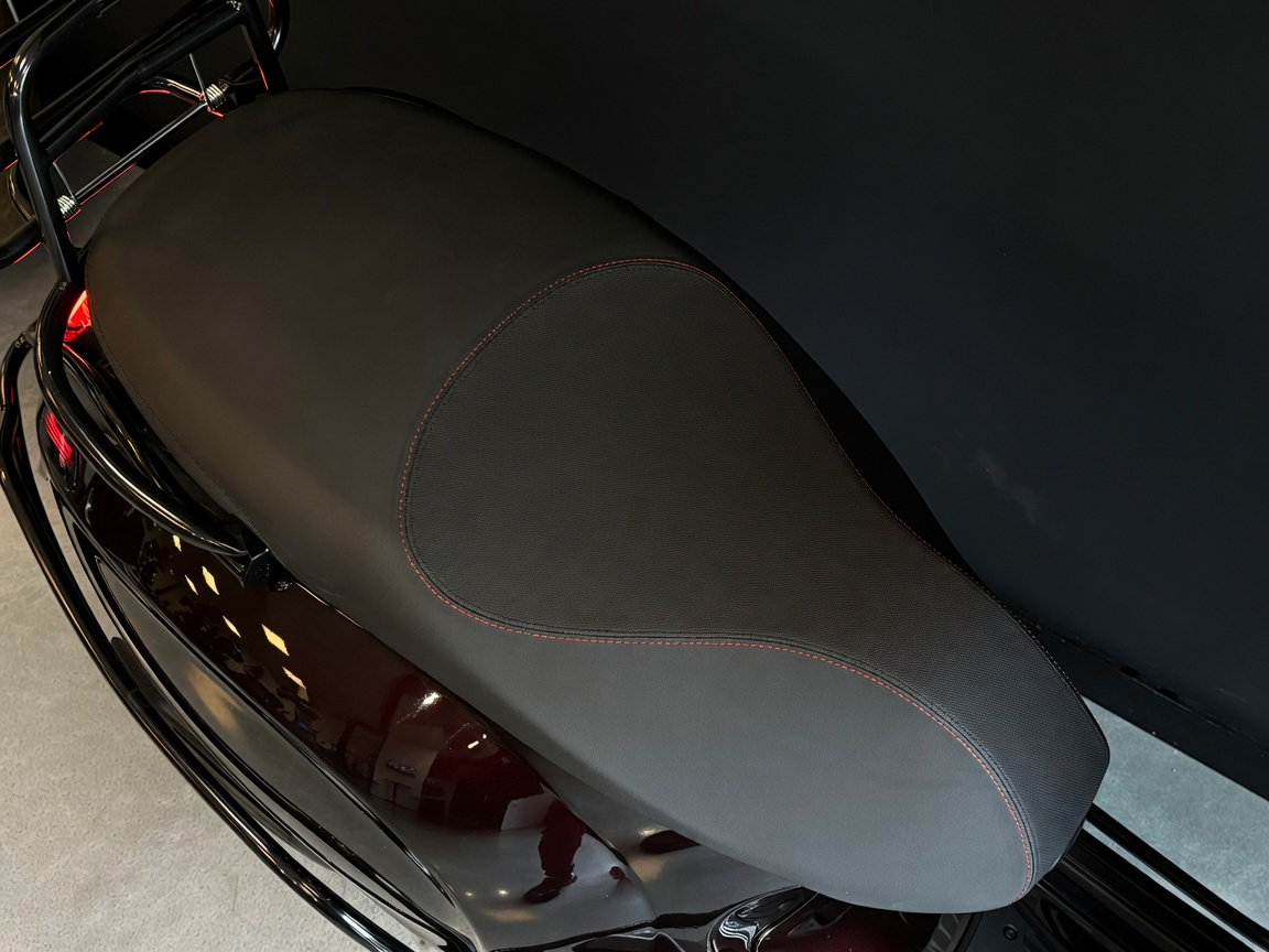 Vespa Sprint | Porsche Cherry Red