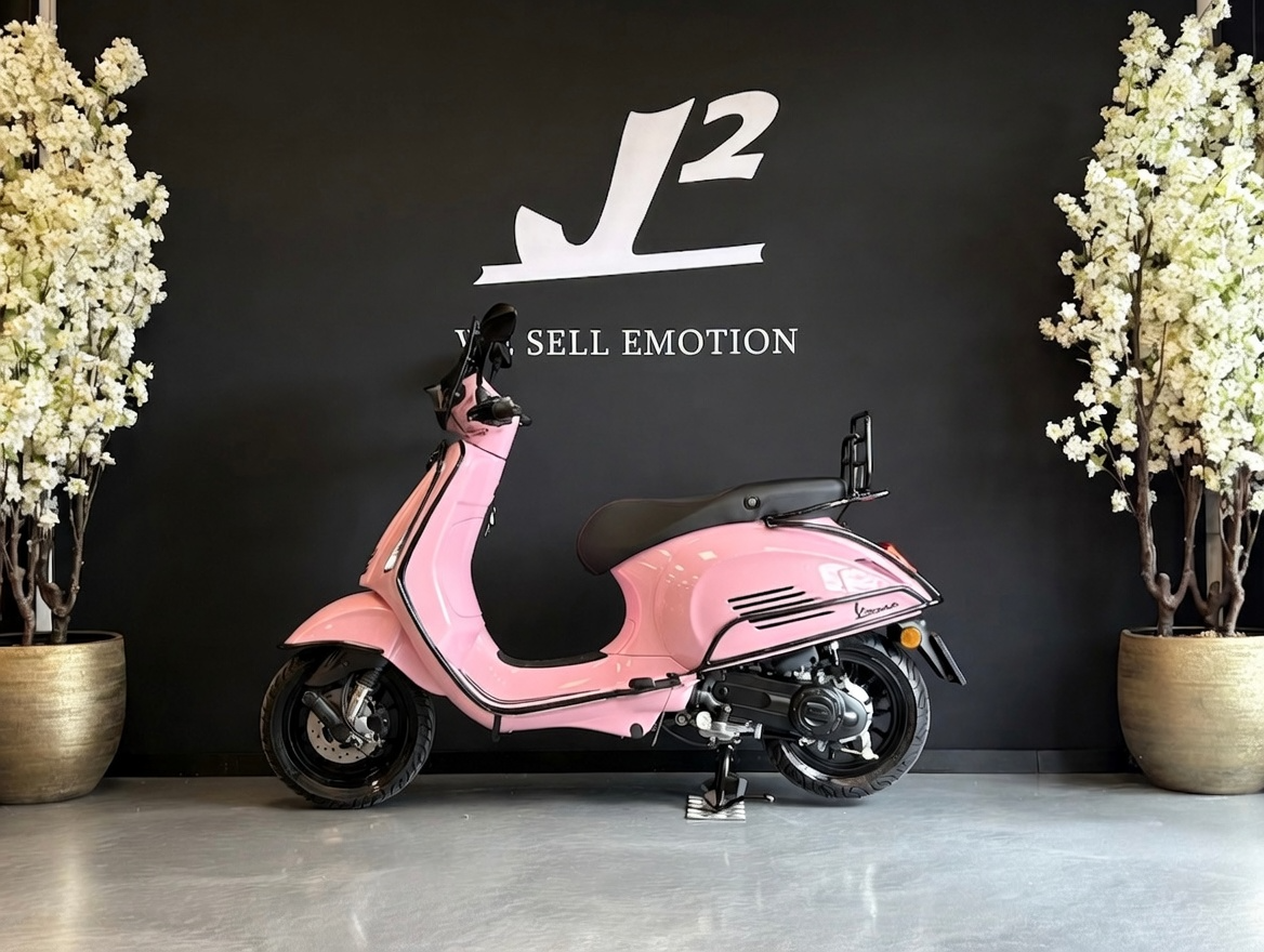 Vespa Sprint | Porsche Pastel Pink