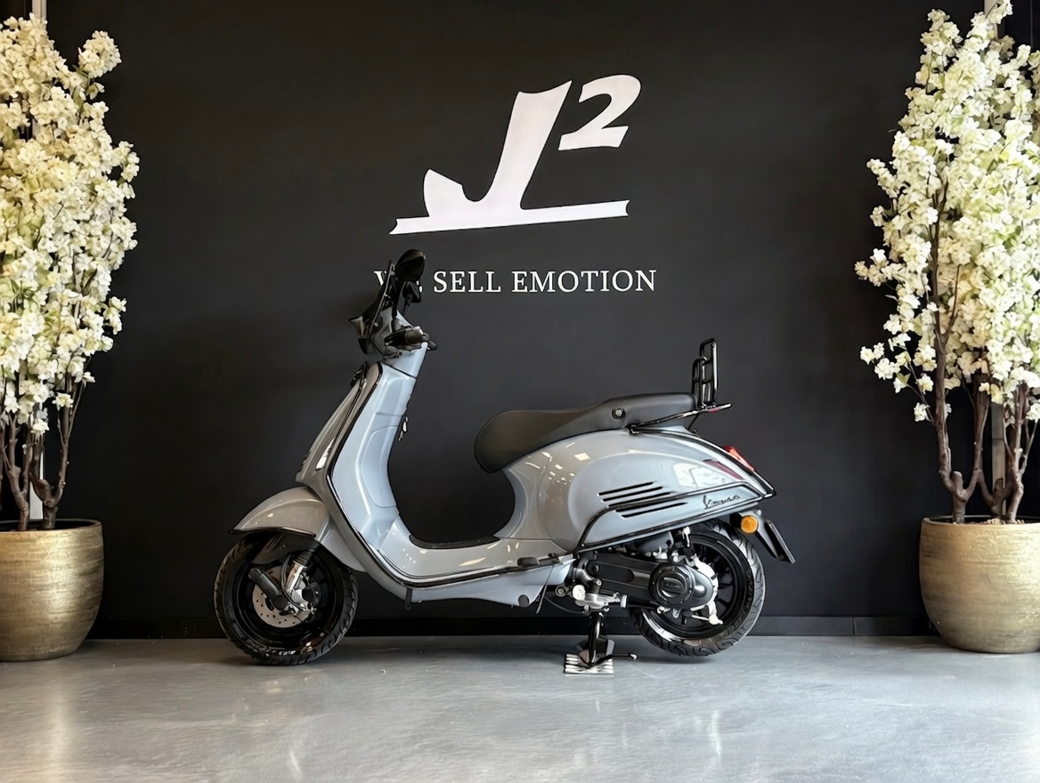 Vespa Sprint | Audi Nardo Grey
