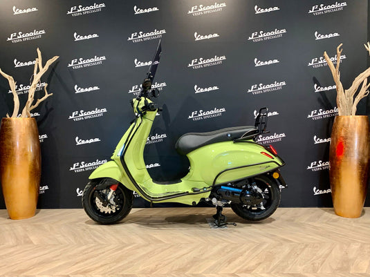 Vespa Sprint E5 BMW Rio Paolo Yellow