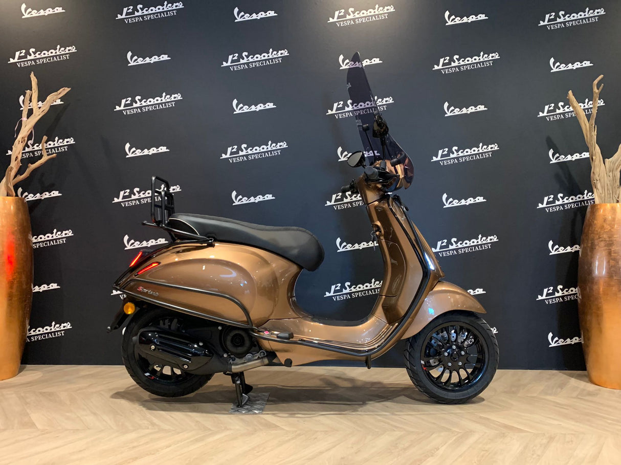 Vespa Sprint E Zanzibar Range Rover