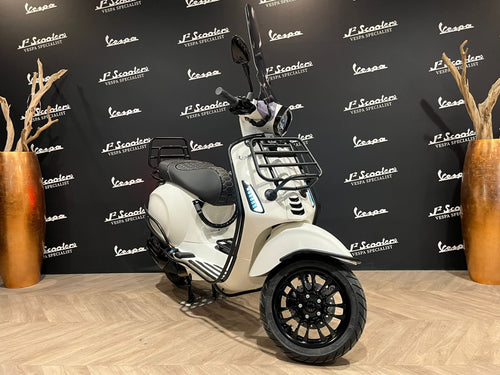 Vespa Sprint E5 wit BIANCO INNOCENZA