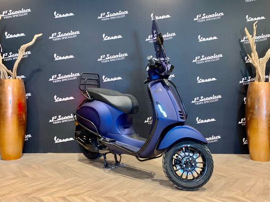 Vespa Sprint 50 E5 - Custom Kleur - BMW Opaco San Marino (Donkerblauw)
