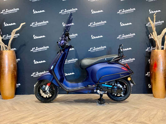 Vespa Sprint 50 E5 - Custom Kleur - BMW Opaco San Marino (Donkerblauw)