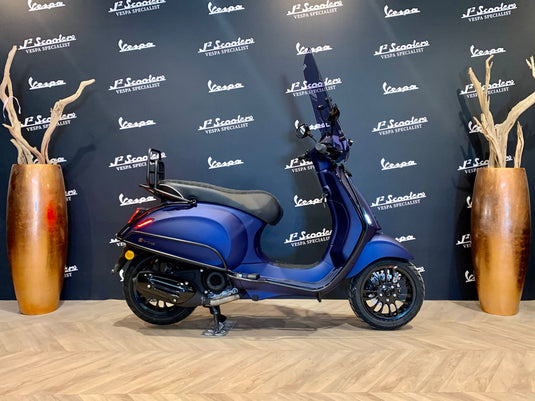 Vespa Sprint 50 E5 - Custom Kleur - BMW Opaco San Marino (Donkerblauw)