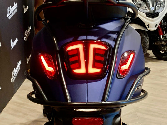 Vespa Sprint 50 E5 - Custom Kleur - BMW Opaco San Marino (Donkerblauw)