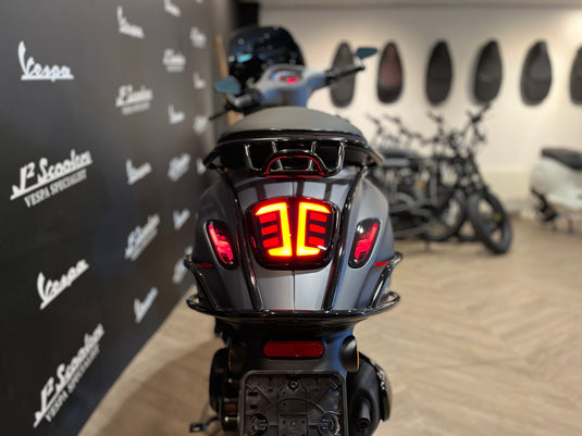 Vespa Sprint S E5 mat grijs GRIGIO TRAVOLGENTE MATT