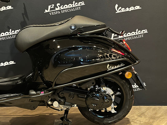 Vespa Sprint E5 glans zwart NERO LUCIDO