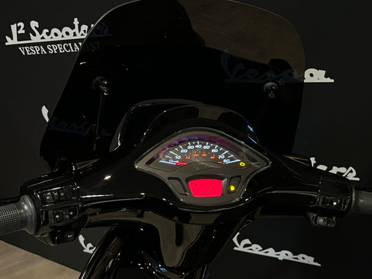 Vespa Sprint E5 glans zwart NERO LUCIDO