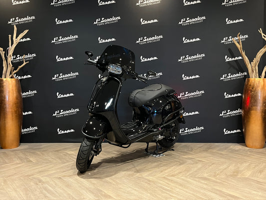 Vespa Sprint E5 glans zwart NERO LUCIDO